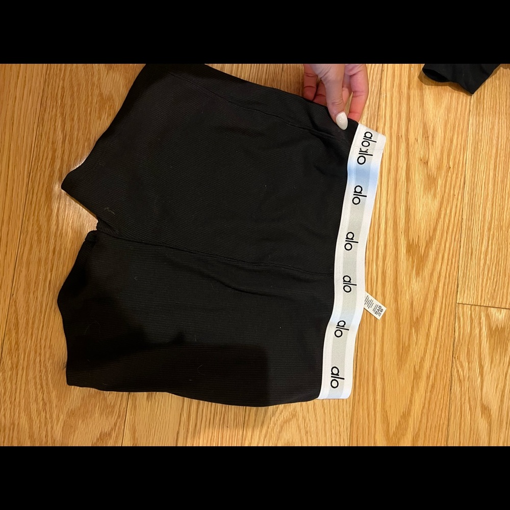 Alo icon ribbed biker shorts in black size xsmall never worn perf